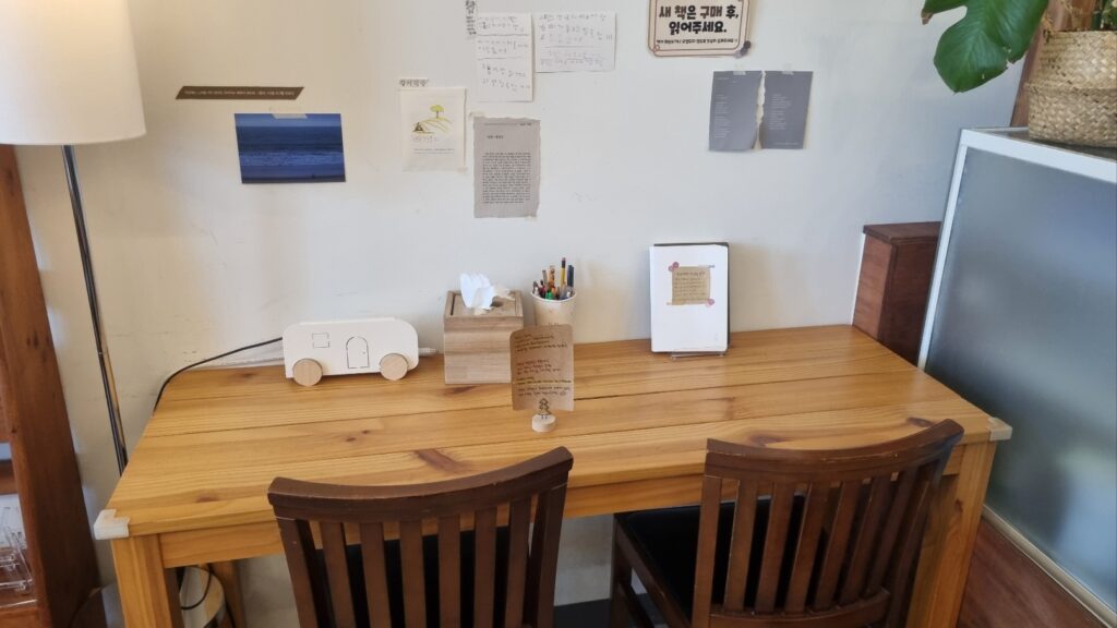 갈피책방 편안한 의자